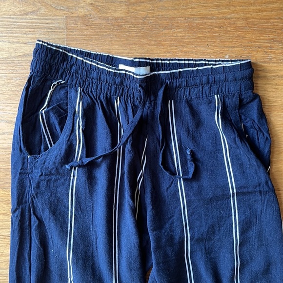 Woman’s Pants - Picture 7 of 8